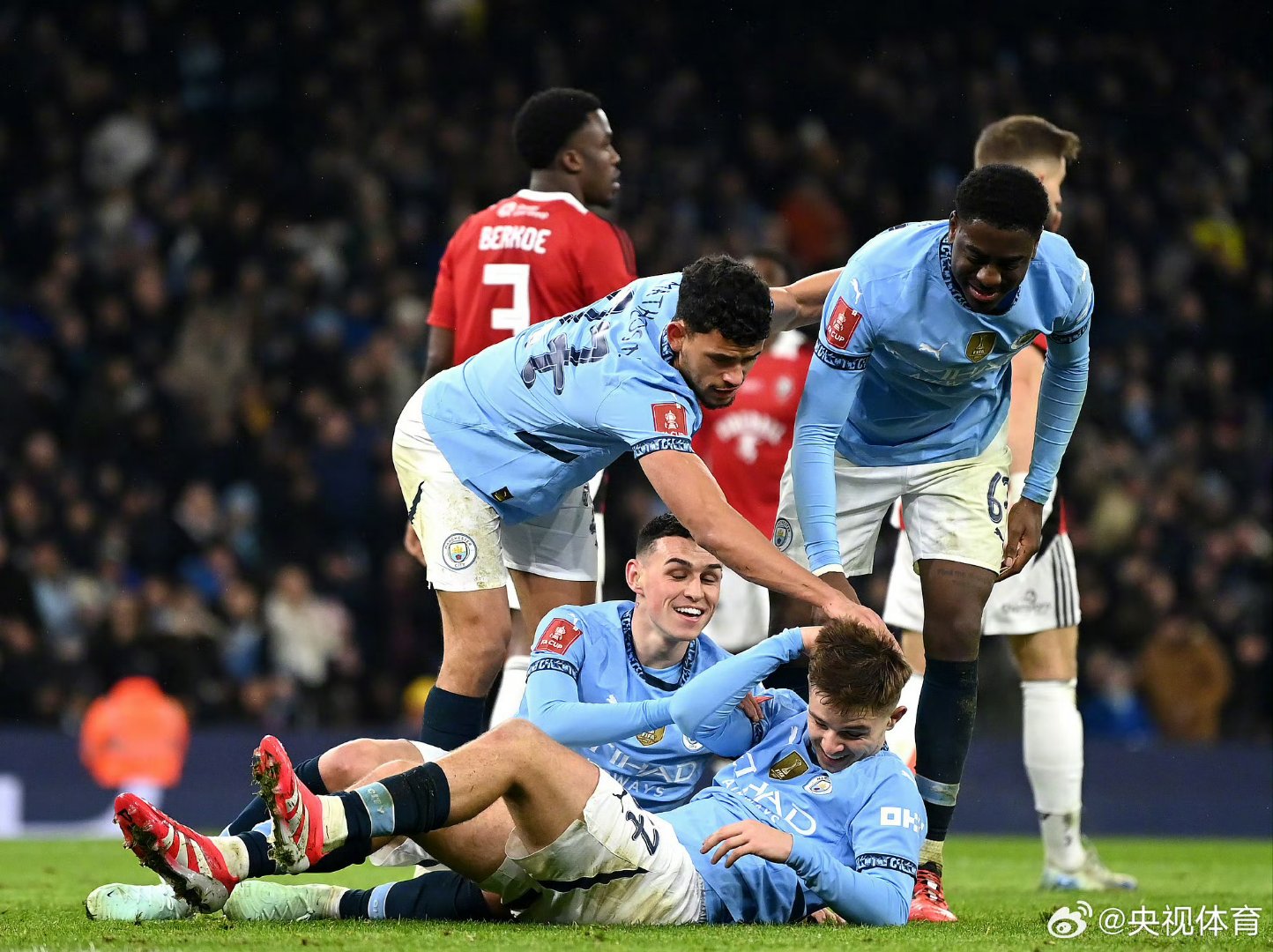 关于离谱！今夜曼城篮板制胜波士顿凯尔特人围绕欧冠外线爆发，今晚队长鼓劲引欢呼的信息